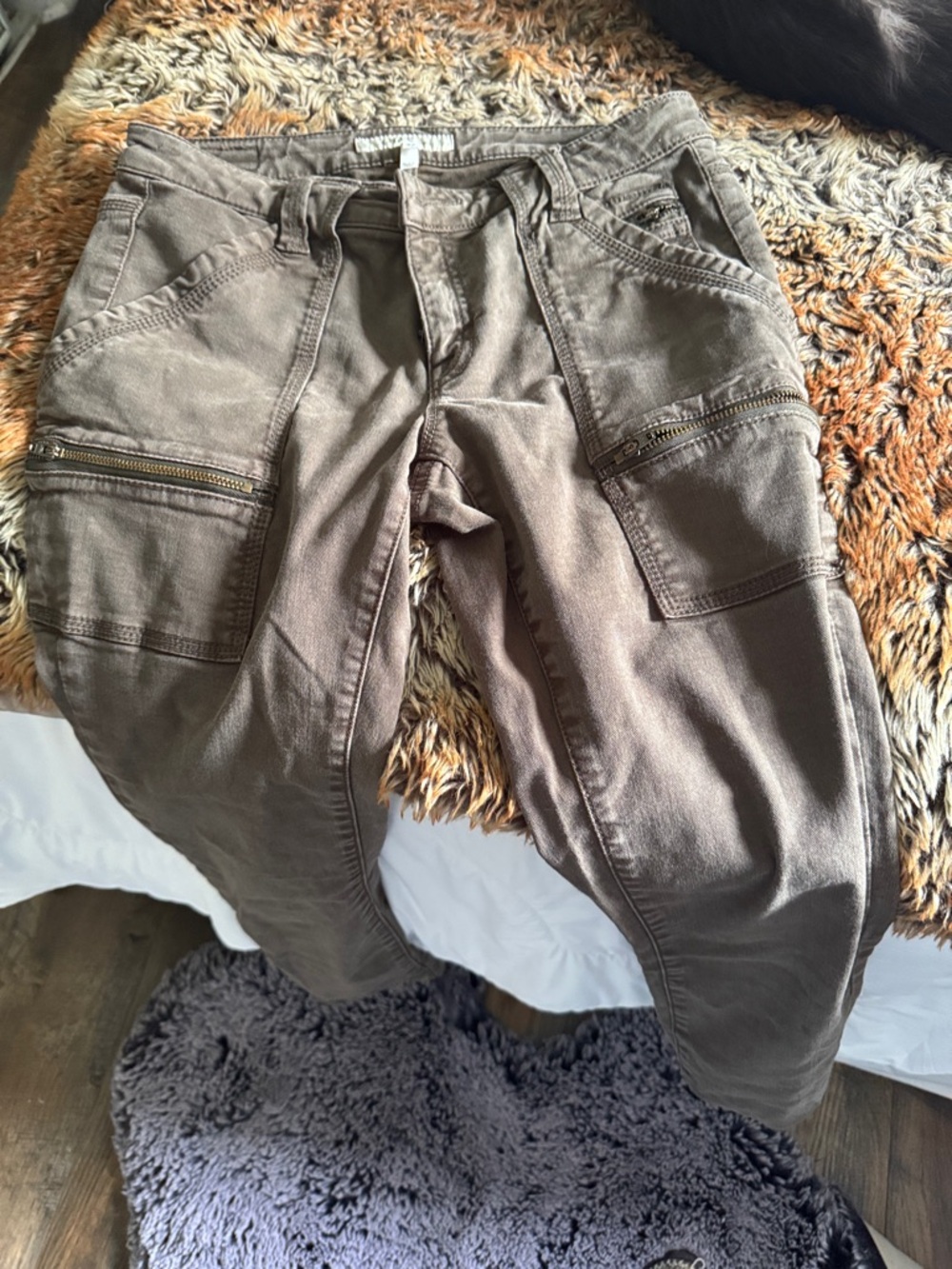 Women’s Utility Cargo Pants in Olive Brown
